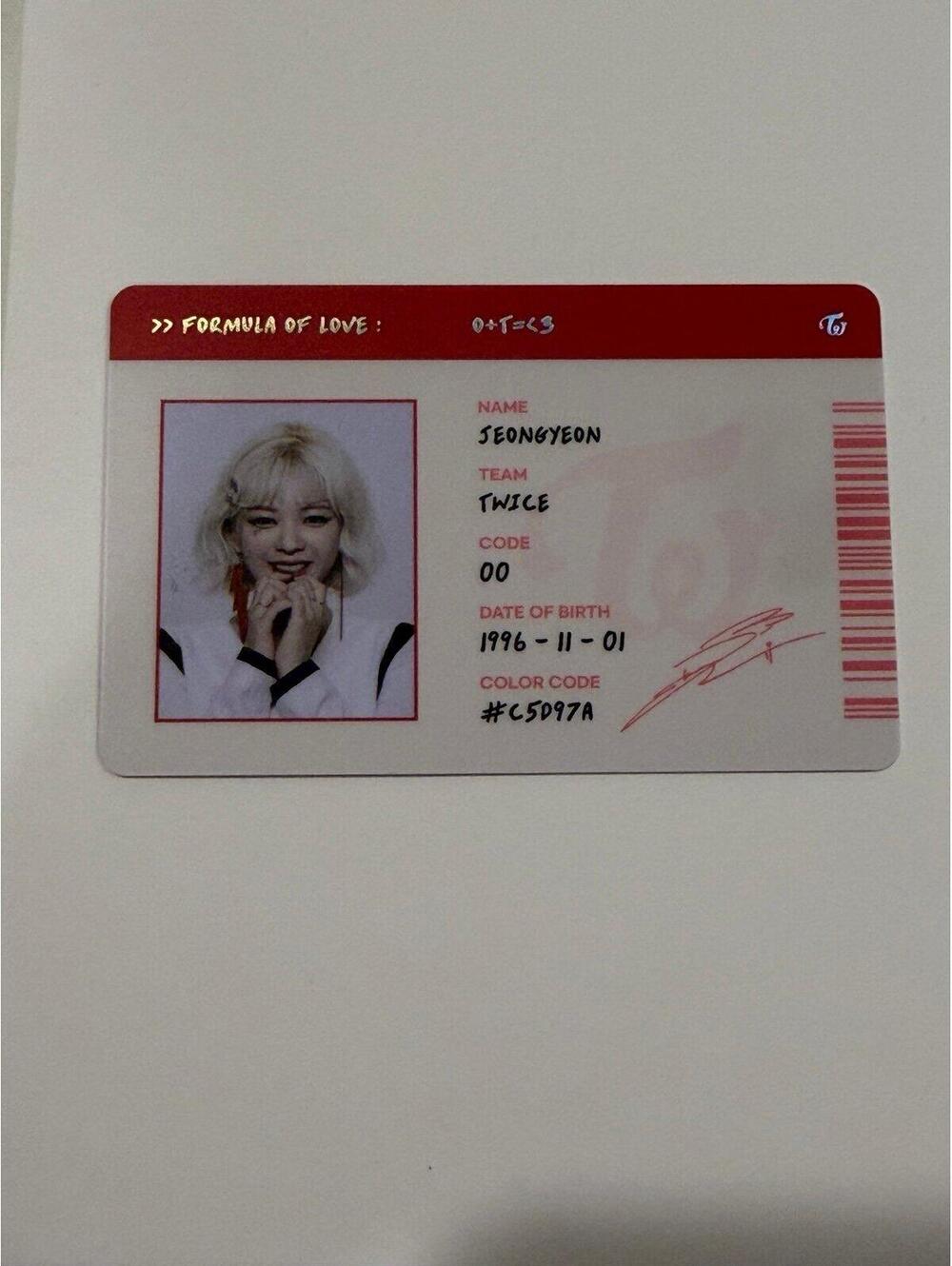 Twice Jeongyeon FORMULA OF LOVE Inclusion Scientist ID Photocard